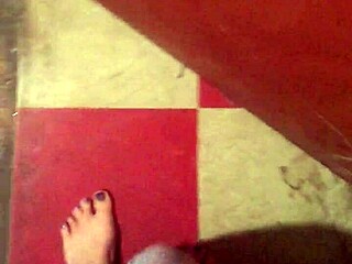 Cleaning dirty feet properly