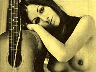 Roșcată vintage suge pula muzical