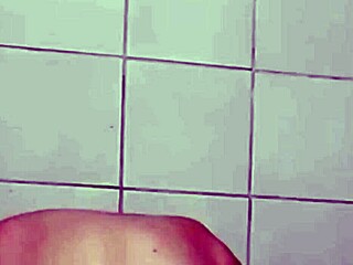 家里猛撸黑人大鸡巴 怪物在手心跳动