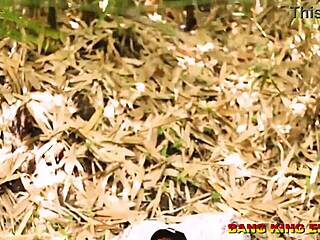 貧しいアフリカの盲目の女性が助けを求める―アマチュアスターとラッキーなパート2