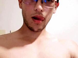 i'm a venezuelan guy jerking my big cock so good, it's amazing