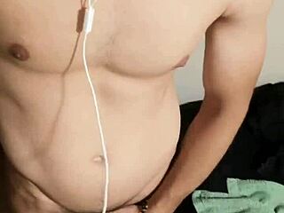 i'm a venezuelan guy jerking my big cock so good, it's amazing