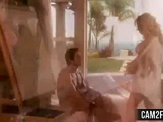 The blond artist creates a free video series