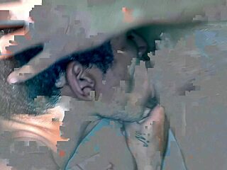 Mio cugino lecca tette e scopa duro nella doccia