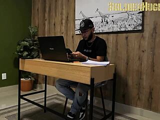 ¡Hombre, mi esposa milf me pilló con una puta mexicana y pagó extra por acción cruda!