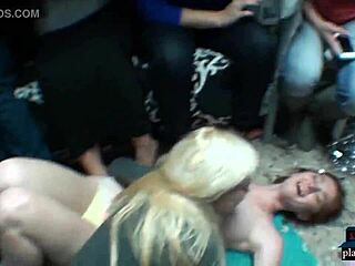 Amateur College Teens Lick And Fuck At Party