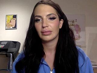 Alexa Payne stripper dybt med værste ven!