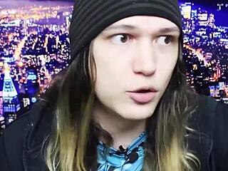 Emo guy shares dinner with Felipe Neto in high definition.