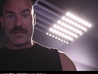 Summer Vixen y Gia Di Bella se preparan para acción caliente de clase de boxeo con mamada intensa y follar en aula