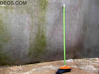 Essa Empregada Gostosa Despertou Meu Desejo Intenso!