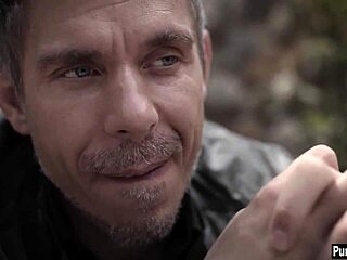 Gatinha fofa leva DP forte do padrasto