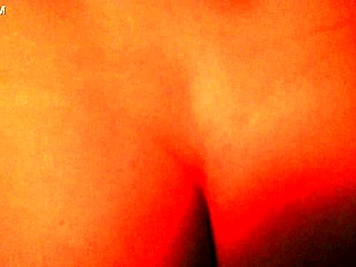 自制视频中棕发少女肛交大开腿