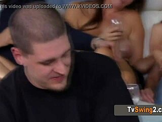 Rencontre les échangistes sauvages et excités à la fête