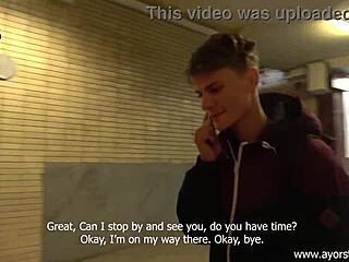 Azgın arkadaşlar, gençlerle sert anal ve korunmasız sikiş seansına dalıyor