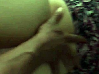 ترجع طيزها السمينة على صاحبتها في دوجي ستايل منزلي