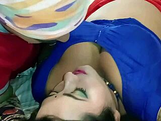 Modelo indiana do TikTok mergulha em ação hardcore quente