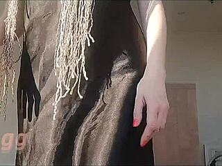 Naturalne ciało, owłosione pachy i cipka z dużymi wargami i cyckami!