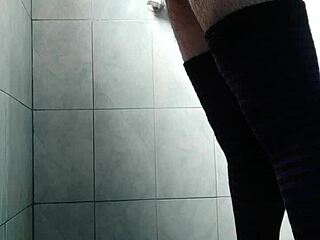 Дрочу в чулках на жаркой сольной сессии