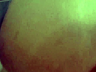 油滑金发屁股硬吃怪物鸡巴