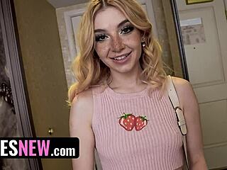 Dedos rudos llevan a acción anal intensa con morena