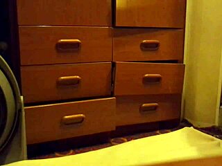 بلوند أوكرانية تنحني للكس الشرجي في وضع الكلب