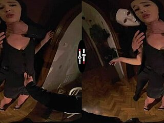 موعد أعمى ينفجر مع براونيت محلوقة راكبة في VR