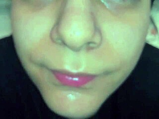 hej, chcesz zobaczyć jak spuszczam jej w usta? Powiedz mi jak ty byś to zrobił, kochanie!