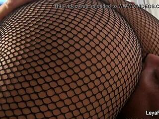 Leya Falcon's blowjob leads to big facial