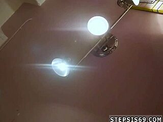 Remaja tinggi berambut merah 18+ ditolak orgasme setelah blowjob