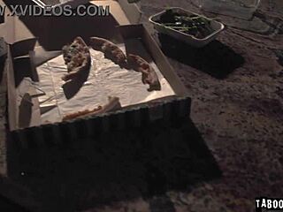 Bisexuálna MILF Mona Azar v trojke s Nathanom Bronsonom a Gizelle Blanco v horúcej skupinovej akcii