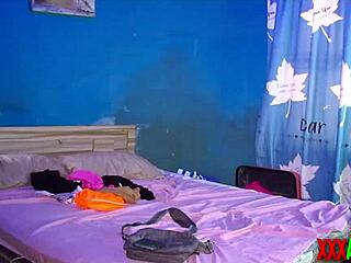 En usko, että amatööri tyttöystäväni näyttää tissejään ja perseään noin