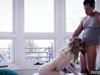 Jeg fikk den lille 18+ tenåringen til å posere naken for meg