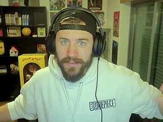 היי, בהנטאי הזה, טנטן מתנקמת בהינטה עם אקשן לסבי אינטנסיבי כולל נשיקות, רכיבה וקרימפיי. הכל על נקמה ותענוג.