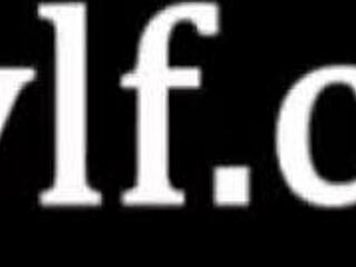 الأم الجنسية تشتهي قضيب المراهق الآن!