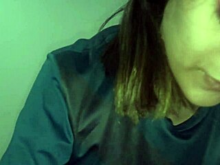 Oi, Mau Lihat Memek Cantik Adik Tiri Gue?