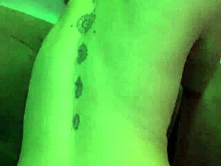 rebolando cheia de tesao com casal amador