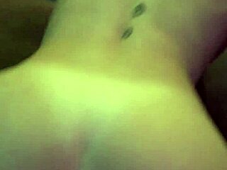 Bergoyang penuh nafsu dengan pasangan amatur