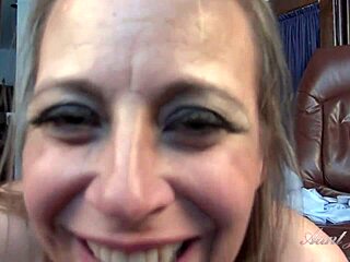 Hej, hočeš videti polteto Jayden, kako sesa v POV?