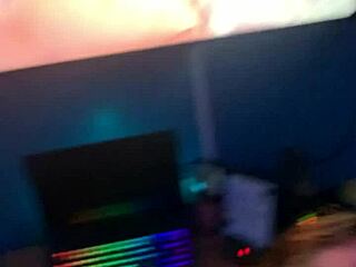 rebolando cheia de tesao com casal amador