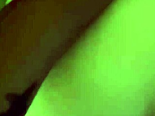 Chica blanca gime Black Lives Matter mientras aprende a tomar polla negra dura