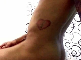 Chico Colombiano Amateur Tatuado Disfruta Culo Apretado