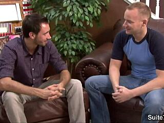 Hottie gays fuck and cum hard.