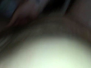 Сможешь справиться с двумя большими членами, как эта шлюха в POV?