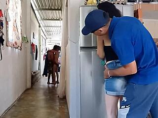 चीटिंग हसबैंड को देखते हुए, मैसेंजर मेरे गहरे छेद को ऑर्गेज्म तक ड्रिल करता है 😈