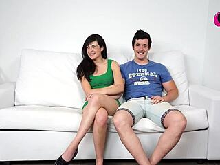 Charlando sobre Iris, la morena amateur que ama las mamadas duras