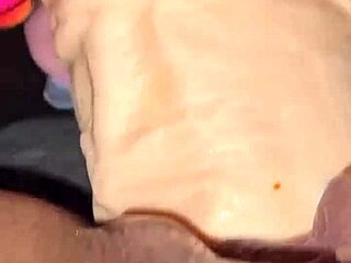 I vazou os v�deos da novinha safada lua doidera se exibindo com dildo e masturbando