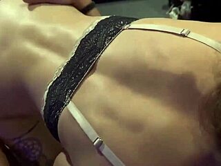 تبادل أزواج مع نحيفات نوفينياس في ليلة أورجي مجنونة. الأمور ساخنت بسرعة!