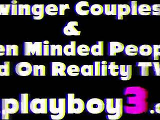 Piękna laska pokazuje idealne cycki i gorące ciało