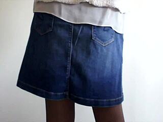 Кружевные трусики и колготки на сексуальной любительнице, смотри, как её жестко трахают в горячем экшене