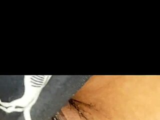 Morrita borrach en el monte se deja grabar orinando termino follandola por el culo!